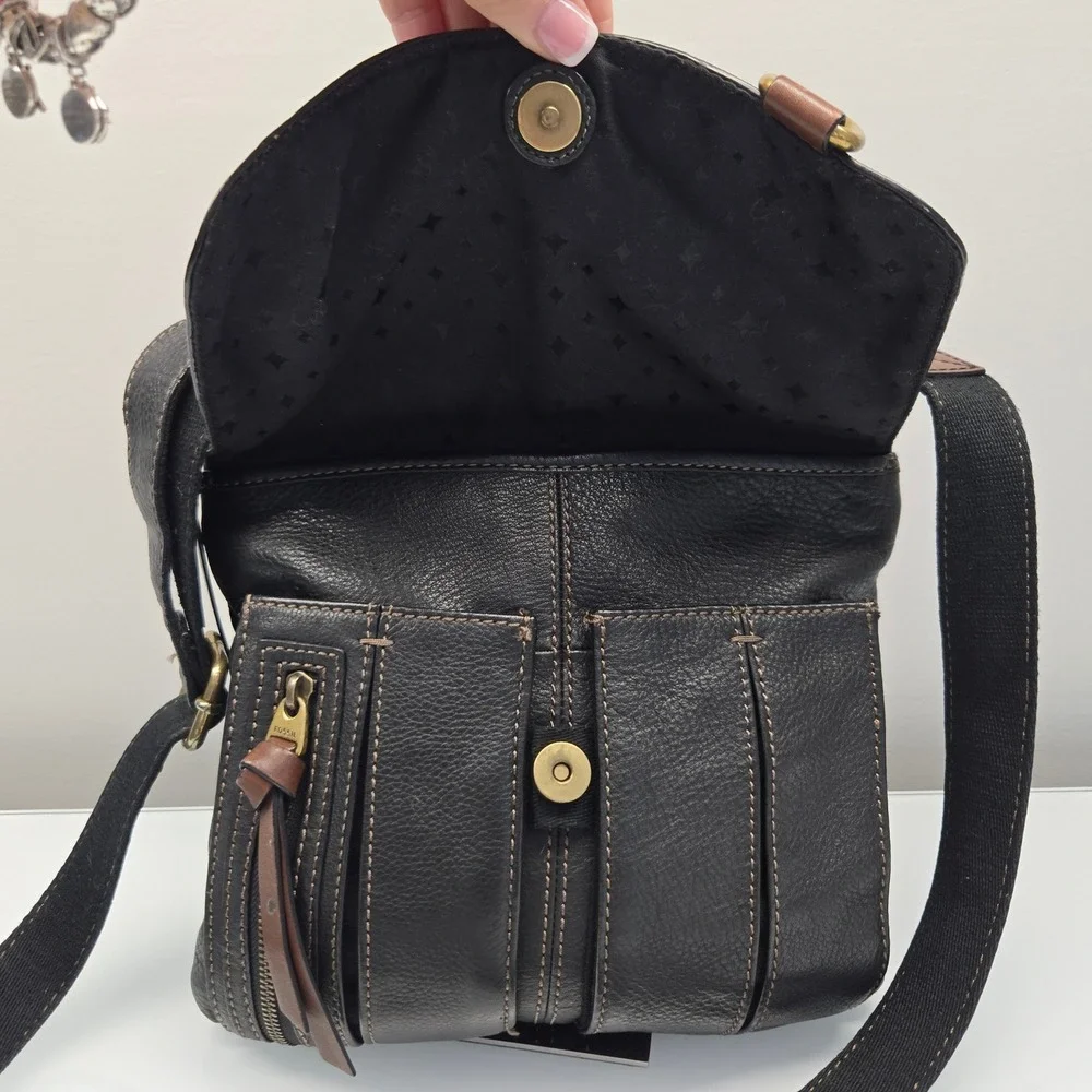 Fossil Crossbody Messenger Bag Medium Black Pebbled Leather Multi Pocket Utility